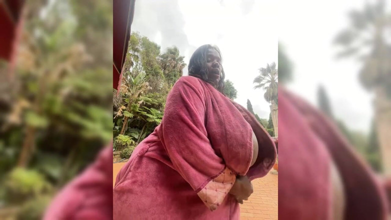 Legendary Booty Overdose: Murzynka SSBBW MILF striptizing na zewnątrz
