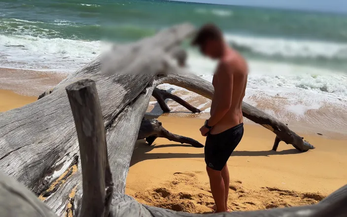 TenderMolly: Extreme Sex on a Beach