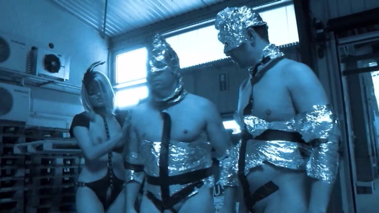 German BDSM MMV: Escena De Dominación Alemana - Rubia En Engranaje Fetiche