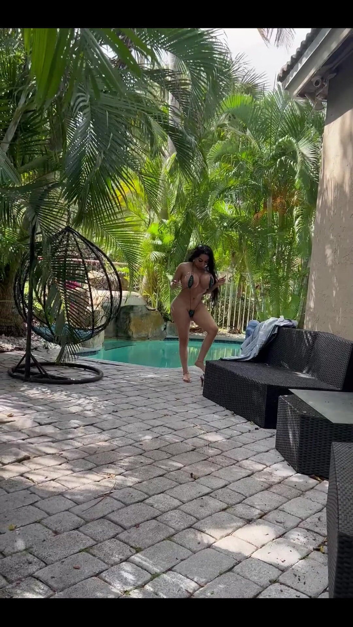 Anakaliyah: Thong Thursday