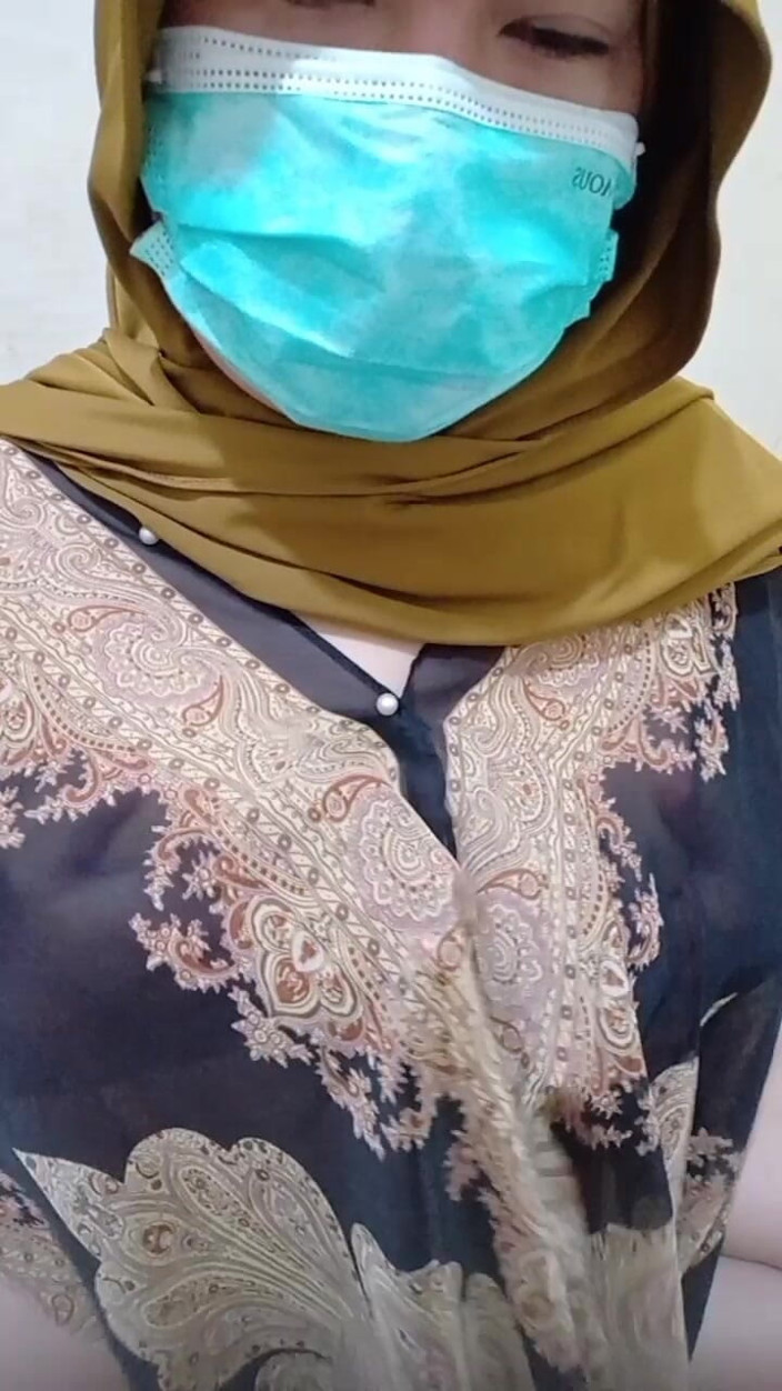 Vaginabig88: Woman in Hijab Colmek with Her Pussy Sighing