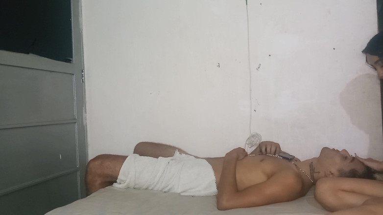 gledyxxx: Üvey erkek kardeşimi ona büyük yarağına iyi bir sakso çekmek için...