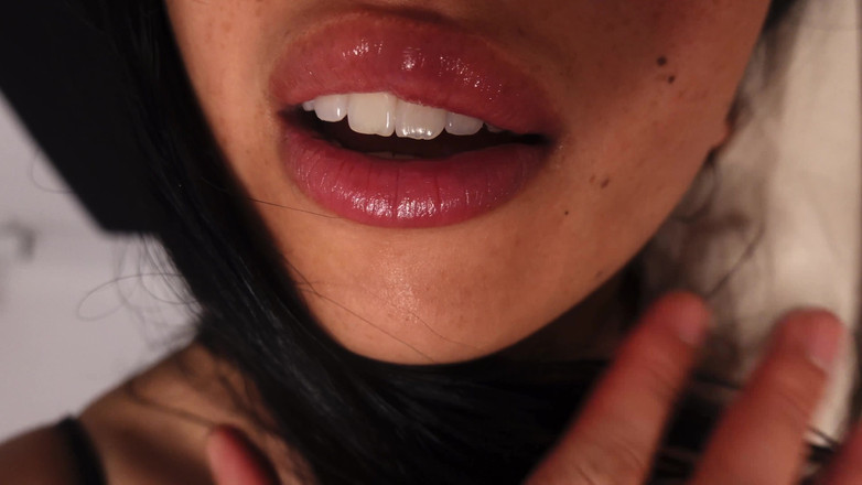 Asmr_mouth: 누워있는 자세로 핥는 것을 좋아해
