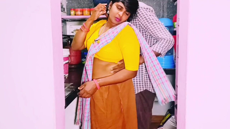 Telugu honey lips: Desi Bhabi purtroppo scopa in cucina mio fratello cazzo grande....