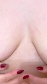 Massaggia le mie grandi tette