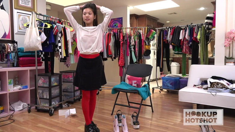 HookUp HotShot-BTS: Bts - ¡la morena hambrienta de polla Vina Sky es adicta al...