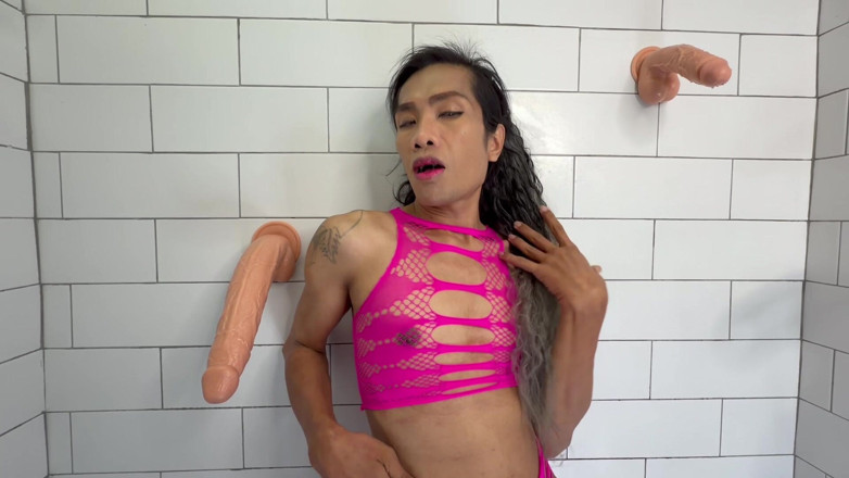 Hollywood Makowski: Ladyboy Memy Mature Aged, Dressed in Pink, Wanks off!