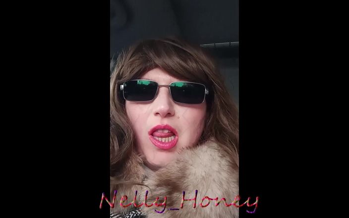 Nelly honey: Played with My Pussy in the Car on the Way