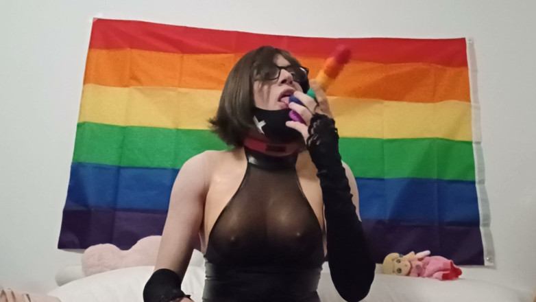 PrincessTheo6: Princesstheo Having a Fun Time Locked in Chastity