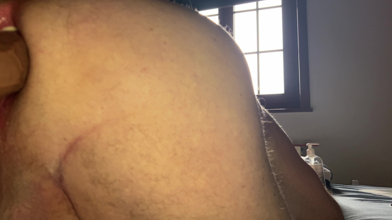 Almaviva: Nonno scopa il suo dildo marrone e lo gusta