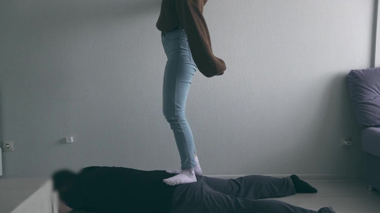 Amateur_fetish: Călcare în picioare