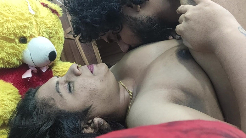 Vaigavarun45: Indiano marido e esposa quente romance com peitos chupam e...