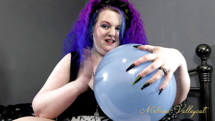 Mxtress Valleycat: Dělám moje obrovská prsa ještě větší