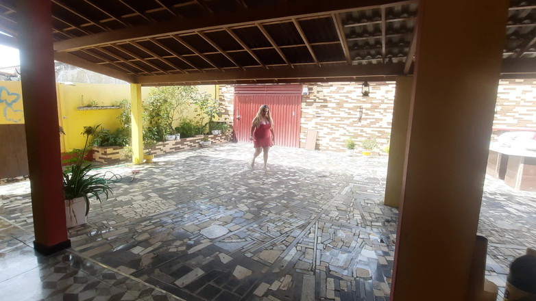 UtopianHumor507: 一个疯狂的妻子和丈夫只想着玩电子游戏。