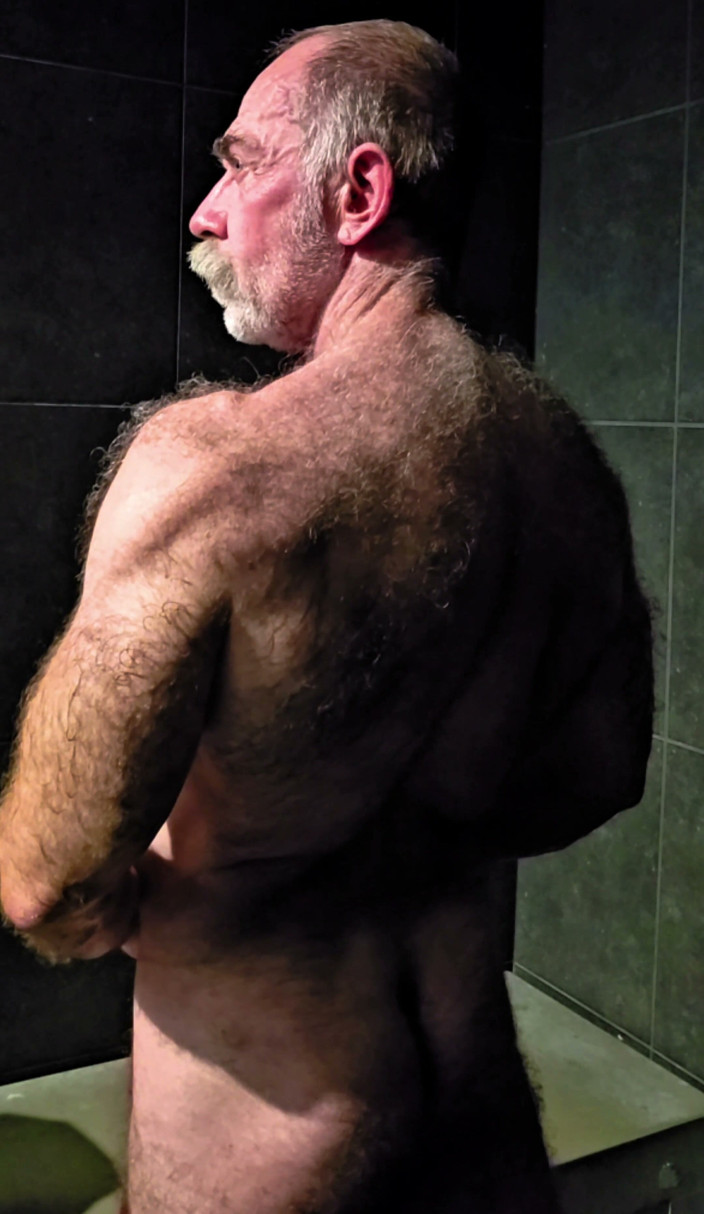 JackvanDean: Hairy Dilf Showing Physique