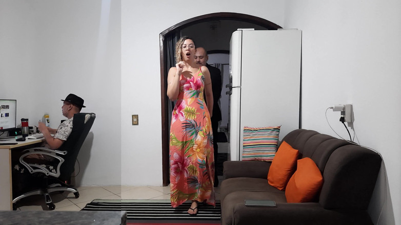 Gabi SweetCouplesStories: Aldatılan adam şeker babasının karısını sikmeye geldiğini görmüyor ve hala amını...