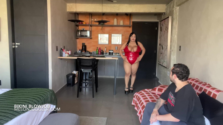 Melon Juggler: Prsatá BBW Nayara Ledu Modelky plavky a polyká sperma