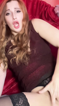 Solo Poesje Spelen Plagen En Orgasme in Mijn Favoriete Netkousen