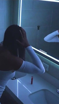 Brittany taylor da đen nhỏ nhắn chạy vào người yêu cũ của cô ấy tại nhà hàng và kết thúc bằng cách đút sâu vào cổ họng con cu dày của anh ấy trong nhà vệ sinh công cộng