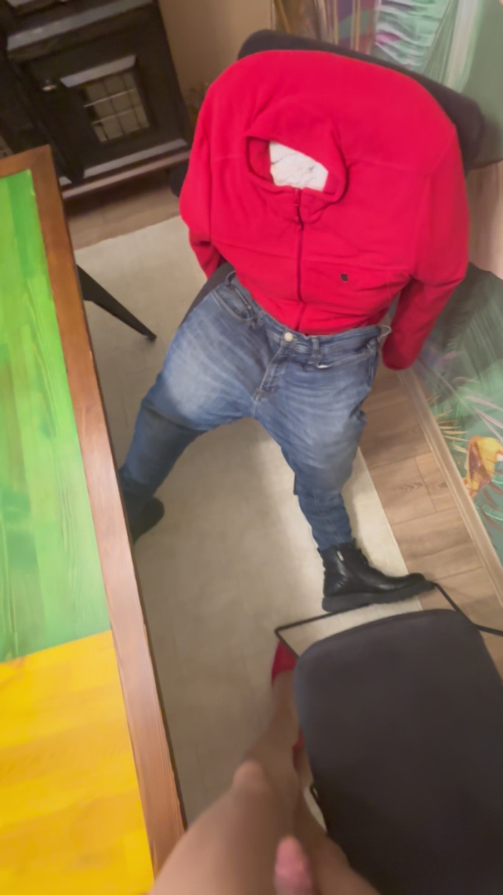 cd_aysemmm: Dotýkal jsem se cizího penisu v gay baru