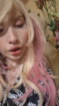 Sweet Teen Elza Kom