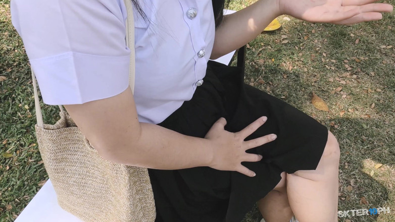 18_honey: Asian Thai Callege Blowjob in Car