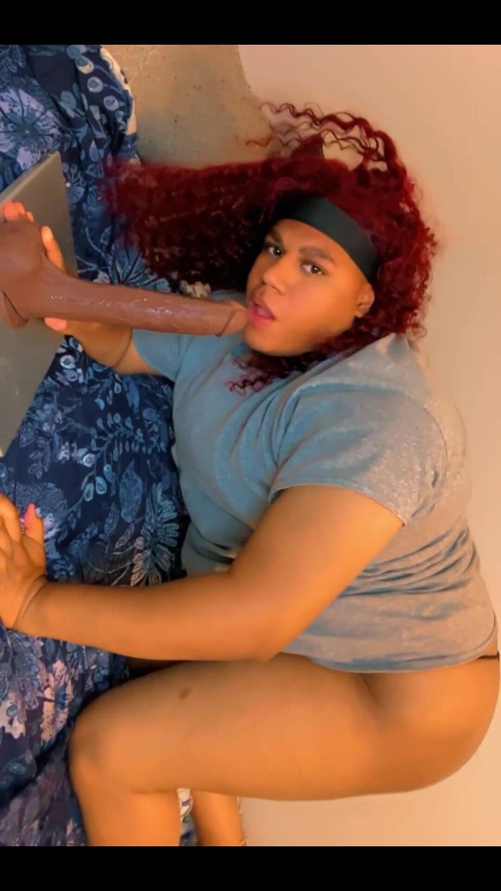 Hicktown_hoochi: Büyük siyah dildomu yavaş ve ıslak emiyor