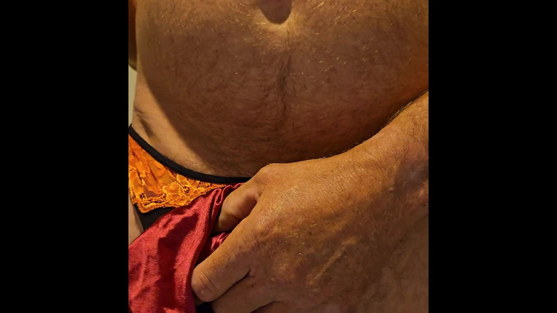 Stan Gable: Padrasto pegou minha calcinha emprestada novamente!