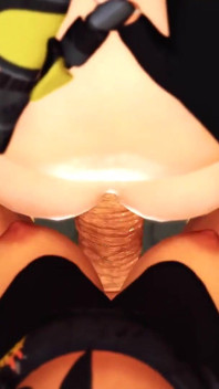 Joven rubia super tetona no puede resistirse a tener sexo anal con cyber dickgirl