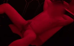 Adult Cinema 5 completamente rasata: masturbazione ginecologica nel cinema porno, sborra sul corpo completamente rasato. Esibizionista paffuto