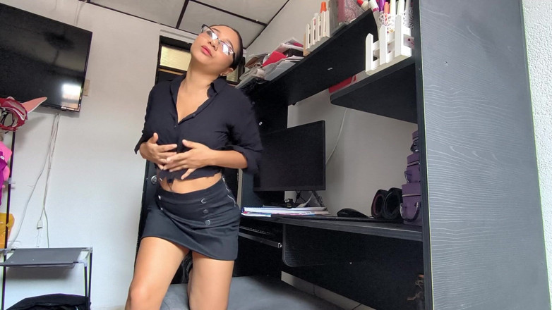 Isabel: The Giantess Teacher Ends up Fucking Her Tiny Student