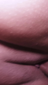 Ho approfittato della mia sorellastra stando a letto e l'ho convinta a fare sesso con me, ha seni enormi