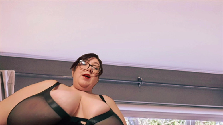 cutejayne: Gordinha se torna gigante provocando e pisa em você