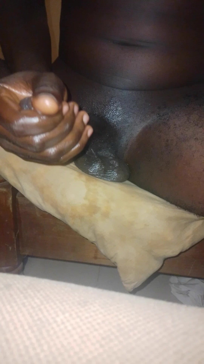 Bigdick12: 흑인 대물 자지와 섹스하는 엘리간트