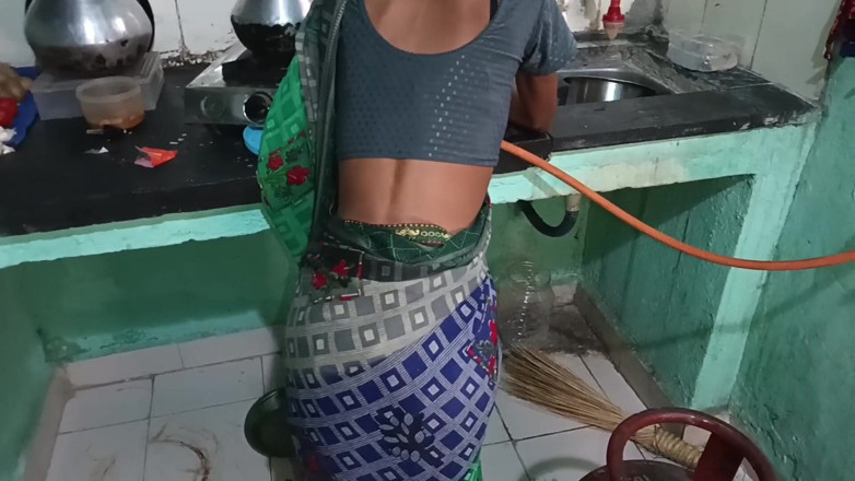 Raniki chut: Sister-in-law Was Cutting Papaya in the Kitchen and the Brother-in-law...