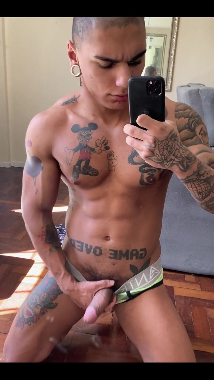 Exxtevao: Mani muncrat tebal