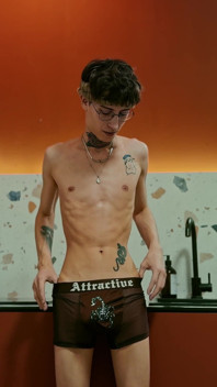Twink Hat Spaß in Der Studioküche