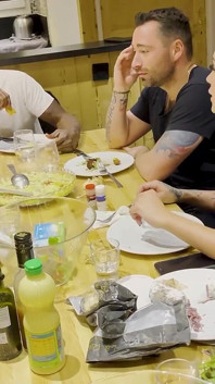 Uprawia seks z Mailyne i Lolą Bellucci