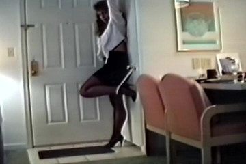 Club of Bondaged Babes: Jest amatorską laską, która związała się ze swoim mistrzem