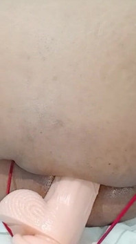 Mainan baru ini memiliki kepala yang sangat besar, itu menyakitkan saya.