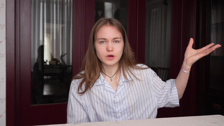 Kira Stone: Comme si un pénis restait debout pendant des heures ??? Moi...