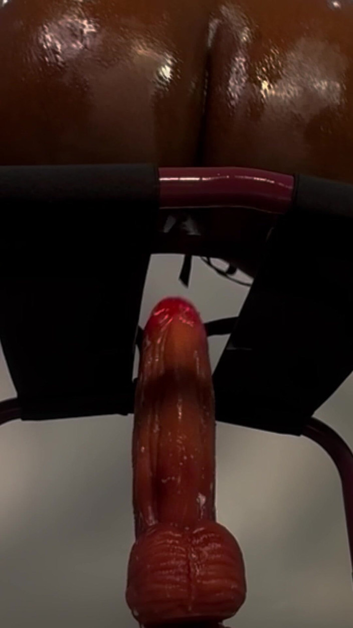 SEXXY-DAISY: Încărcătura uriașă de spermă din pizda mea m-a făcut să...