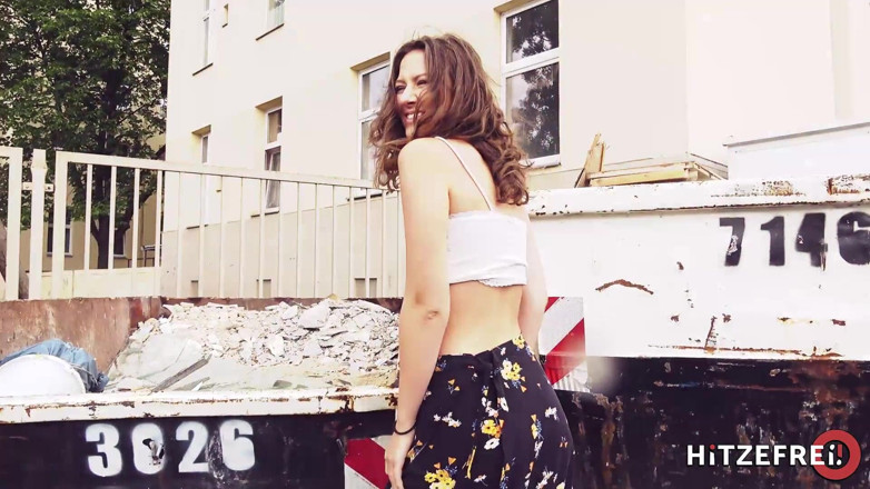 Hitzefrei: Teen Alessandra Amore fucked under a bridge