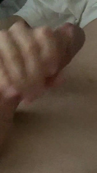 Twink Jerks off in His Bed and Cum on His Stomach