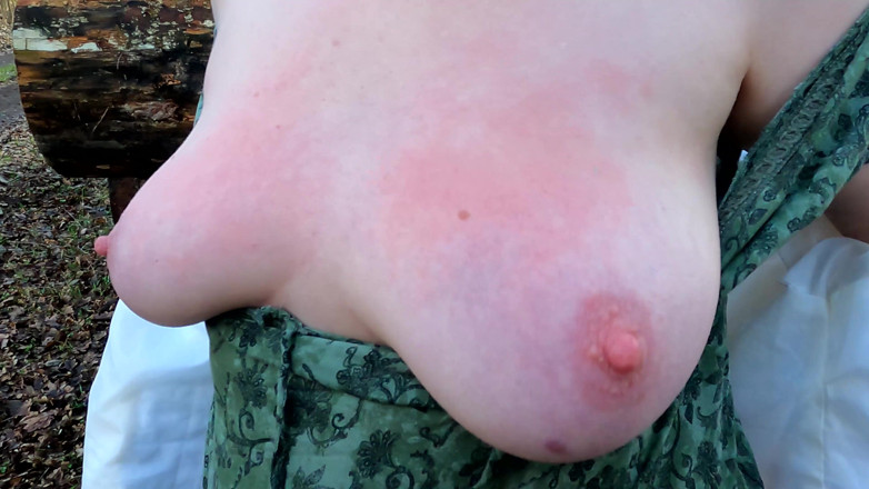 Bouncy Tits Action: ブラウスは脱いで、胸を叩きたい