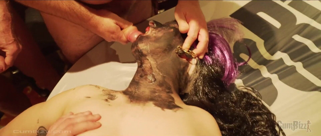 Cumbizz: Moque ton sperme dans ma chatte !