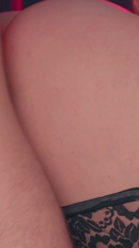 阴毛浓密的性感性爱，与天然巨乳丰满的大屁股熟女的浪漫性爱