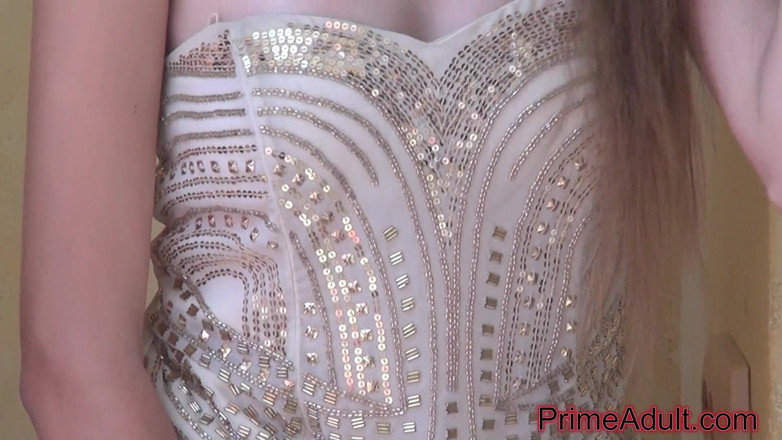 PrimeAdult: Hubená modelka Barbie si užívá trávení času sama se sebou