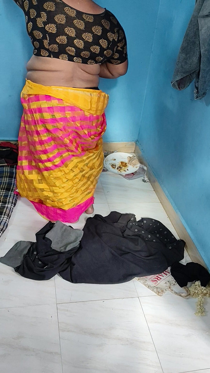 Tamil lesbian: Parlare caldo e indossare il vestito