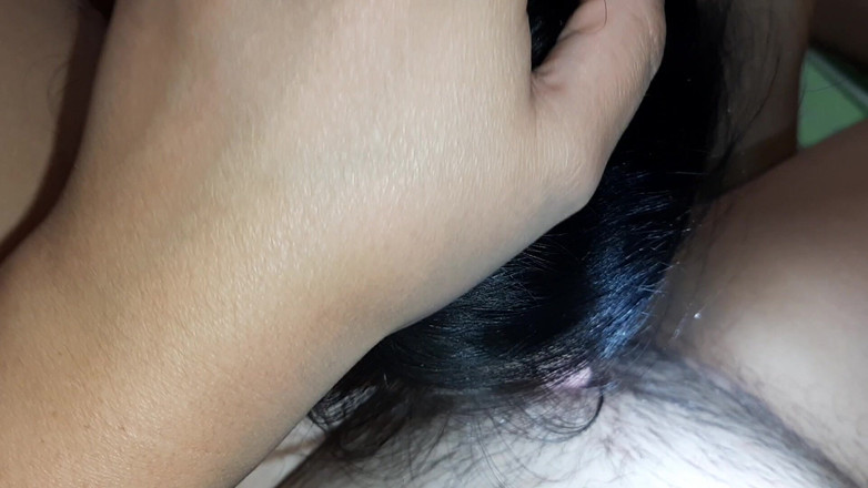 Lesbian-illusion: Ik heb mijn stiefmoeder wakkergemaakt door haar harige poesje te...